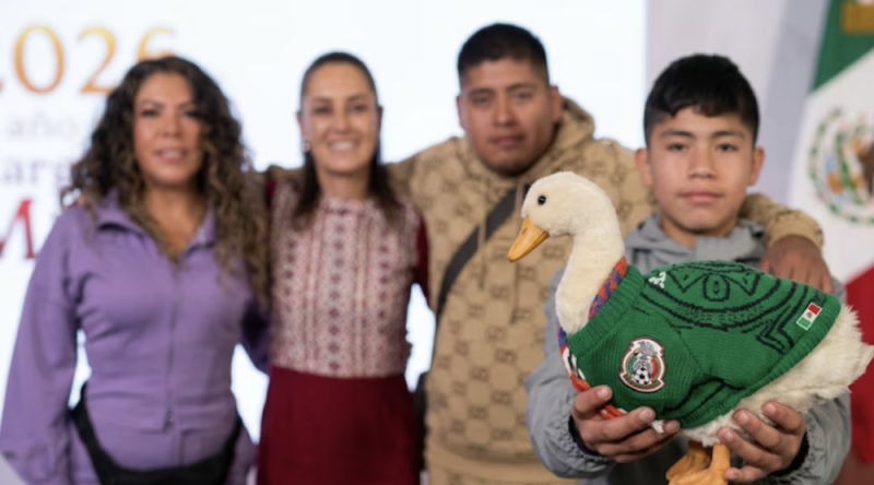 Merlín llega a Palacio Nacional: la familia del pato del Mundial se reúne con Claudia Sheinbaum 