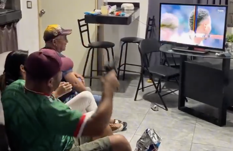 Aficionado disp4r4 contra su televisor tras eliminación de México del Mundial 2026