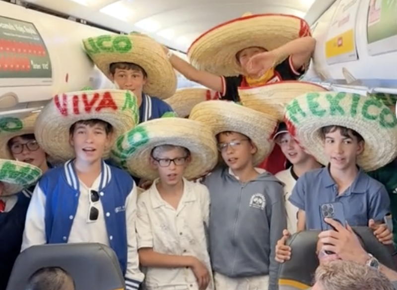 Niños de Austria conmueven al cantar «Cielito Lindo» para apoyar a México en pleno vuelo