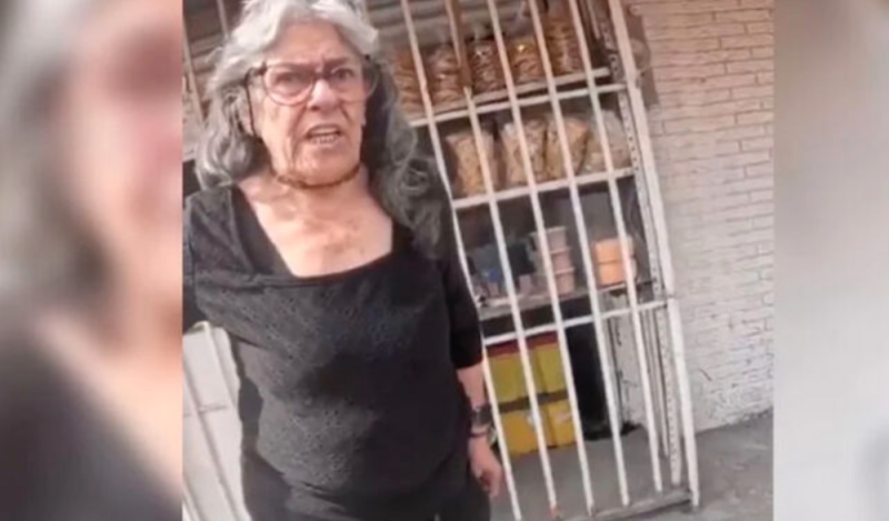 Surge Lady Paquete: Adulta mayor insulta y roba celular a repartidor de paquetería