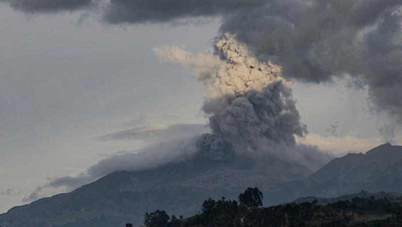 Luego de terremoto en Colombia, volcán Puracé emite ceniza y gases 