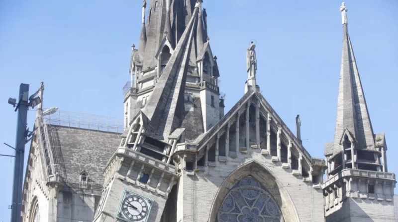 Torre en catedral de Manizales colapsa durante terremoto de 7.4 en Colombia