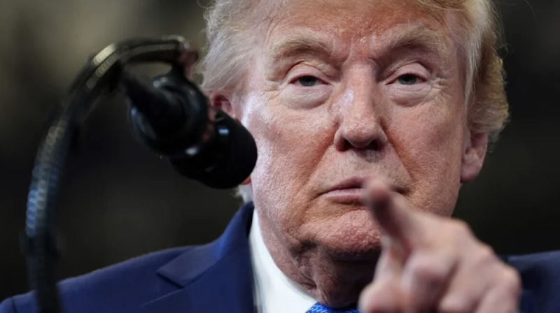 Trump amenaza con bombardear SIN PIEDAD a Omán si interfiere en diálogo con Irán