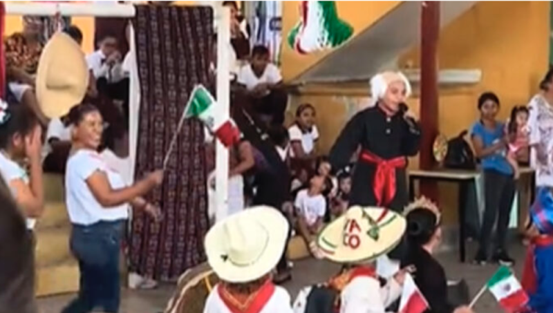 Niño confunde a la Virgen de Guadalupe con La Rosa de Guadalupe durante el Grito de Independencia