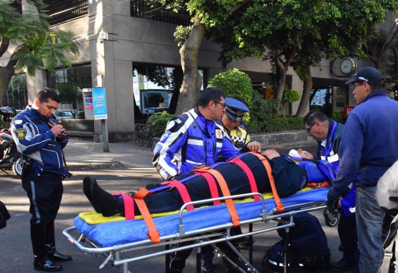Mujer POLICÍA acude a llamada de emergencia, la GOLPEAN y le provocan un ABORTO involuntario