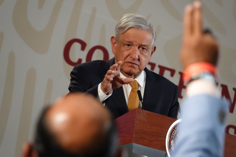 AMLO responde a DERECHAIROS que quieren cancelar obras: ¿de qué quieren su nieve?