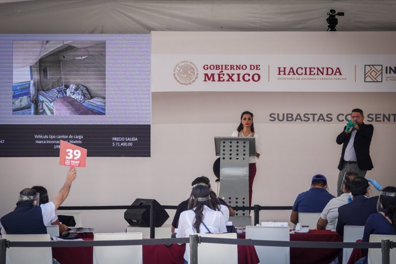 Bienes resguardados en ADUANAS serán subastados: AMLO