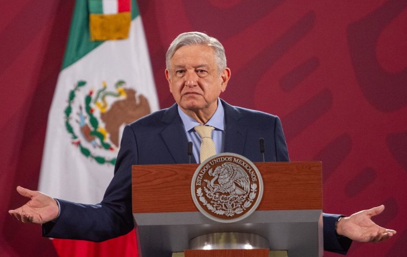 “Aunque se enfurezcan los del INE: que bajen sus gastos”: AMLO