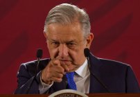Encuesta revela que crece la percepción negativa sobre AMLO, creen que debería renunciar. 