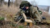Francotirador derriba a dos terroristas a 2.4 km de distancia, de los tiros más largos en la histori