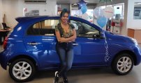 Trolean y alburean a Luna Bella luego de presumir que compró el primer carro de su vida