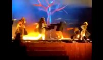 VIDEO: Individuo ataca con un cuchillo a actores en obra de teatro. 