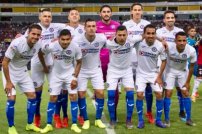 Captan a jugador del Cruz Azul haciéndole tocamientos a su compañero. (VIDEO)