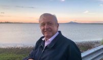 Parafrasea AMLO a Calle 13: “No nos pueden quitar el sol”