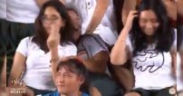 Descartan sanciones para jovencita que mostró “dedo grosero”; “no fue para AMLO”, aclaró.