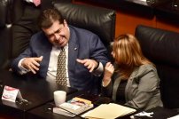“Las mujeres deben de vestir menos provocativas”, asegura Senador y lo señalan por machista. 