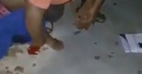 Mujer da a luz afuera de un hospital del IMSS que se negó a atenderla; esposo suplicaba por ella. 