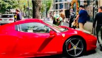 Denuncian a Ferrari mal estacionado en Polanco y autoridades le ponen “La Araña” (Video)