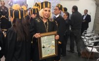 Entregan “Doctorado Honoris Causa” a Laura Bozzo y ante la crítica, se deslindan. 