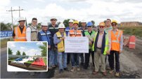 Construyen la primera carretera en México construida con plástico reciclado. 