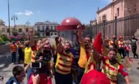 A pesar de CUARENTENA, aficionados del Morelia MARCHAN en PROTESTA cambio de sede