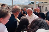 Alcaldesa priísta de municipio pobre presume su viaje a conocer el Papa