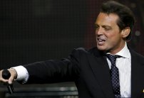 Luis Miguel vuelve a tener problemas con su voz en concierto (VIDEO)