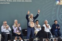 Celebra AMLO que Albañiles y Obreros ya ganan 11 mil 200 pesos en promedio.