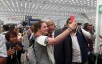 Viajar en vuelos comerciales rinde frutos en 13 meses de administración de AMLO