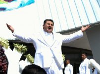Padre de Naasón Joaquín violó a Sochil; luego siguió el hijo