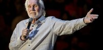Fallece Kenny Rogers a los 81 años, ídolo del country