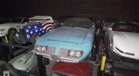 30 años depsués encuentran colección de 300 autos clásicos abandonados