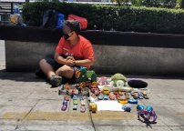 Niño cambia sus JUGUETES por DESPENSA para AYUDAR a su MADRE