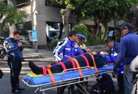 Mujer POLICÍA acude a llamada de emergencia, la GOLPEAN y le provocan un ABORTO involuntario