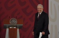 Afirma AMLO que el “compromiso es acabar con los fraudes electorales”; él solo es “jefe de Estado”